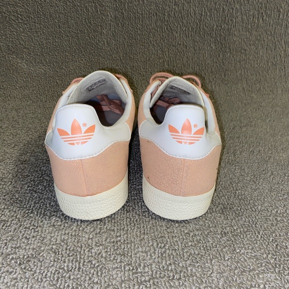 ADIDAS Gazelle in peach suede. - Picture 3 of 5